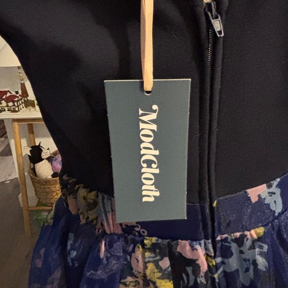 NWT Modcloth Navy and Floral Maxi Dress. Size M - Picture 5 of 11